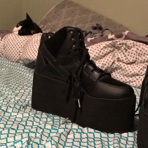 YRU QOZMO BLACK vegan leather platform sneakers